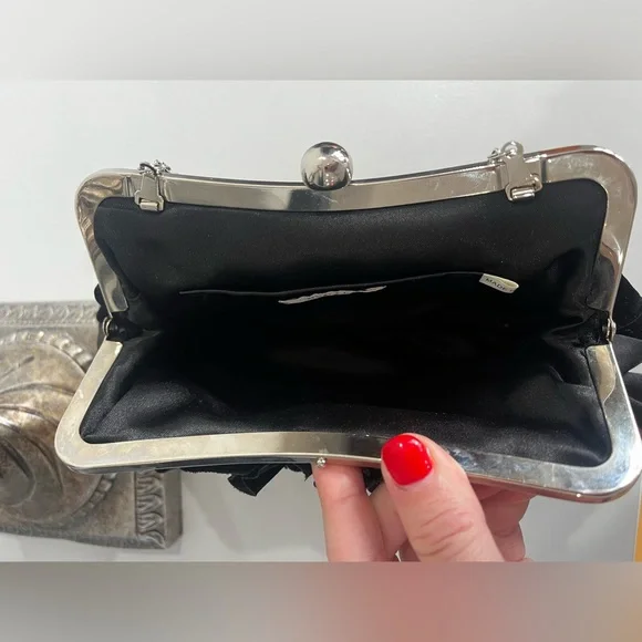 🖤Barney’s New York Elegant Black Ruffled Clutch - Picture 5 of 6